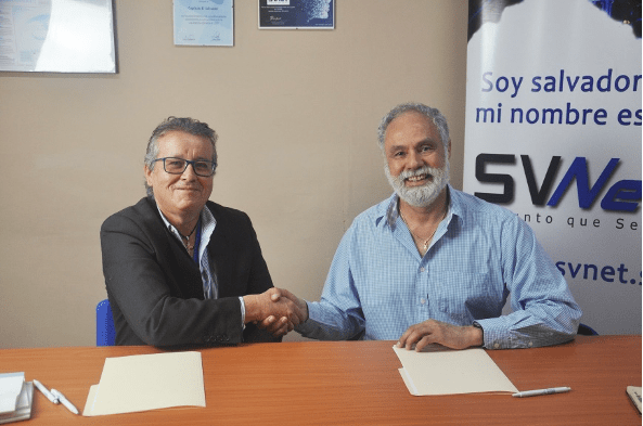 En diciembre de 2020, SVNet y DataGuard firmaron un acuerdo formal para que DataGuard alojara los equipos de IXSal en sus instalaciones. Foto cortesía de Lito Ibarra.